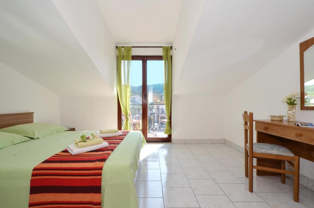 Apartments By The Sea Slatine, Ciovo - 12176 Kültér fotó