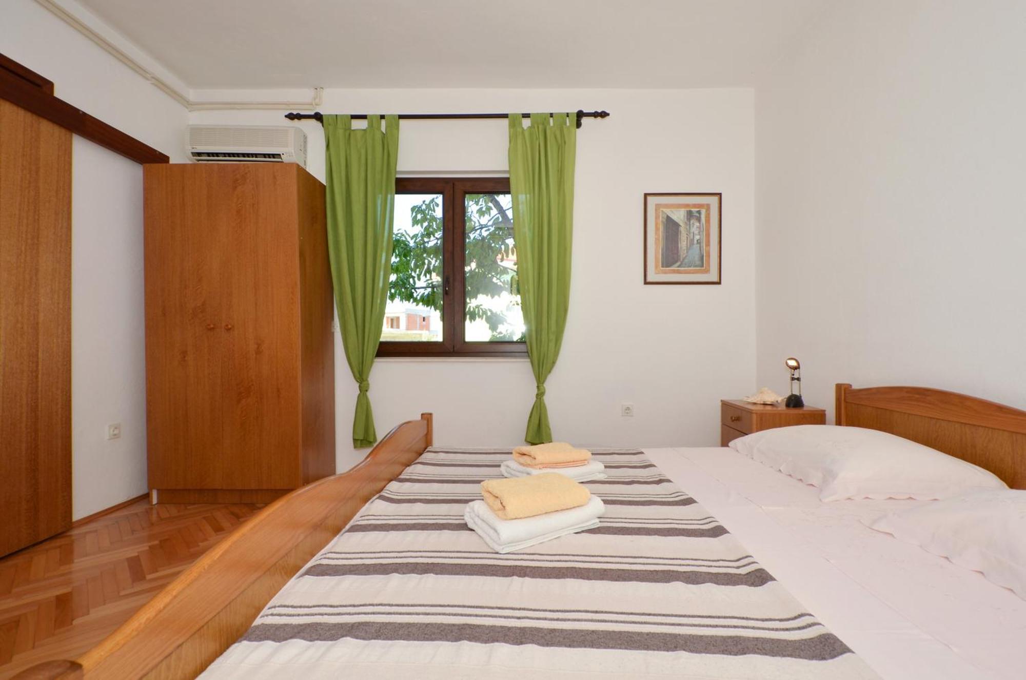 Apartments By The Sea Slatine, Ciovo - 12176 Szoba fotó