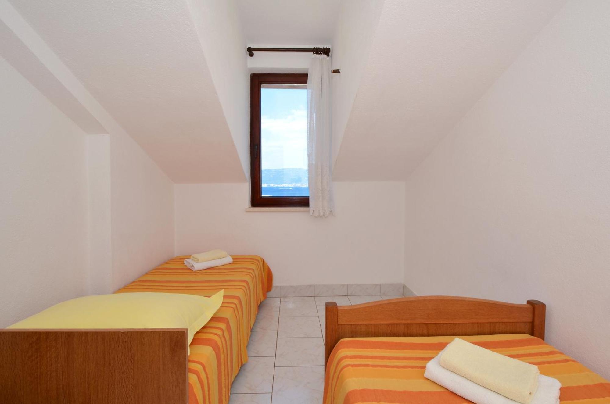 Apartments By The Sea Slatine, Ciovo - 12176 Szoba fotó