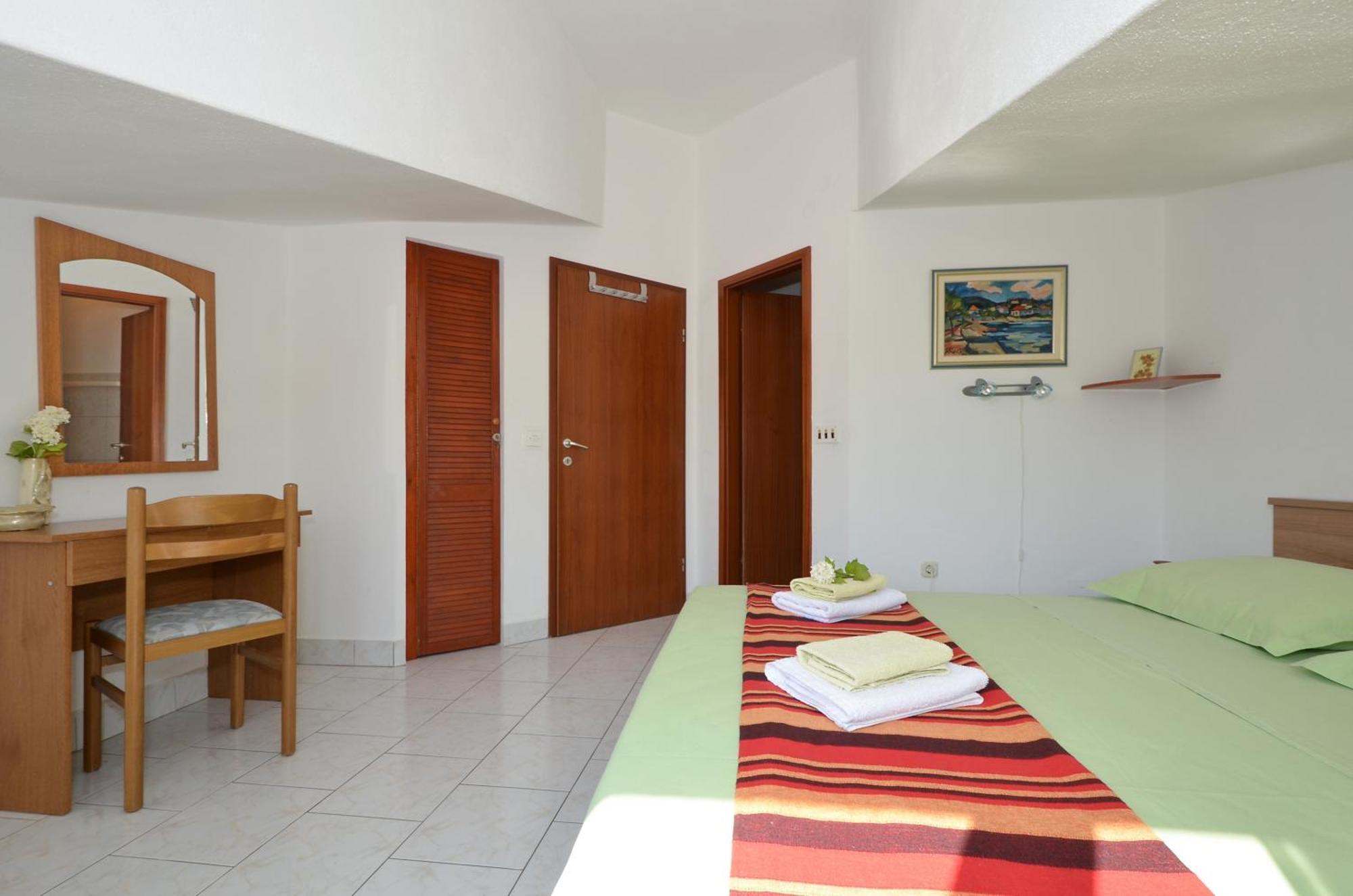 Apartments By The Sea Slatine, Ciovo - 12176 Szoba fotó